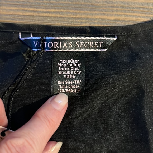 Victoria Secrets NEW LOVE Satin Robe - Picture 4 of 5